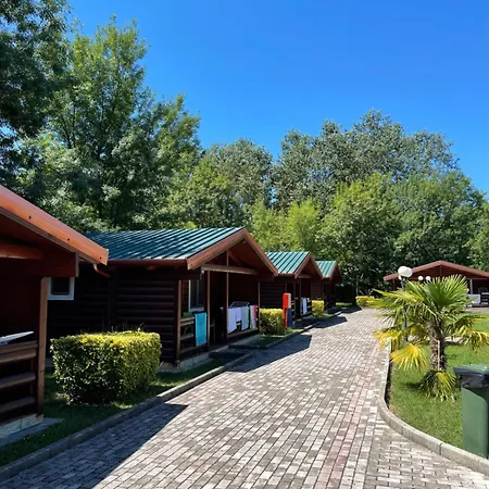 Kompleksi Turistik Leonardo شاليه