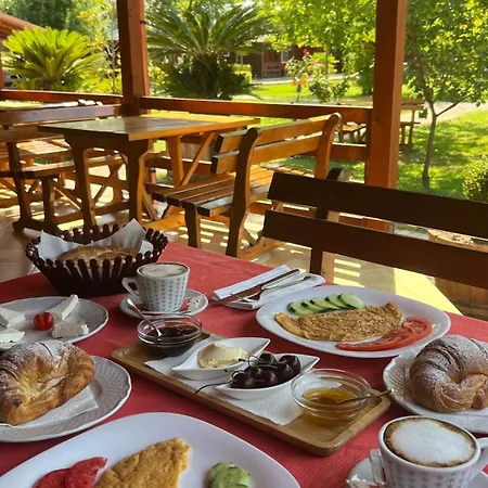 شاليه Kompleksi Turistik Leonardo *