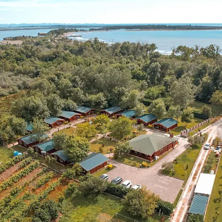 شاليه Kompleksi Turistik Leonardo *