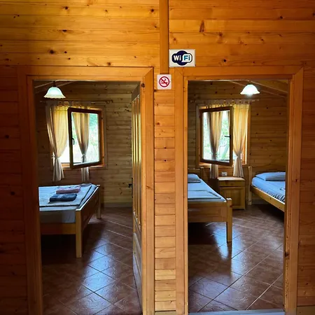 شاليه Kompleksi Turistik Leonardo *