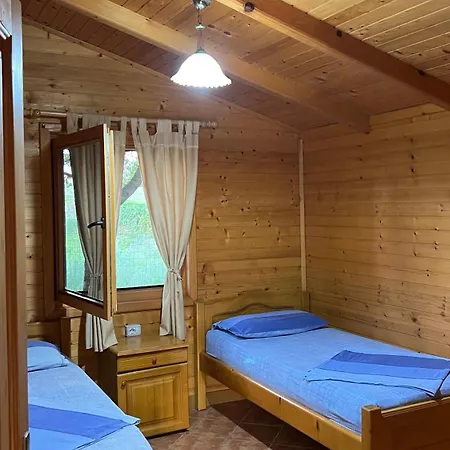 Chalet Kompleksi Turistik Leonardo Shengjin