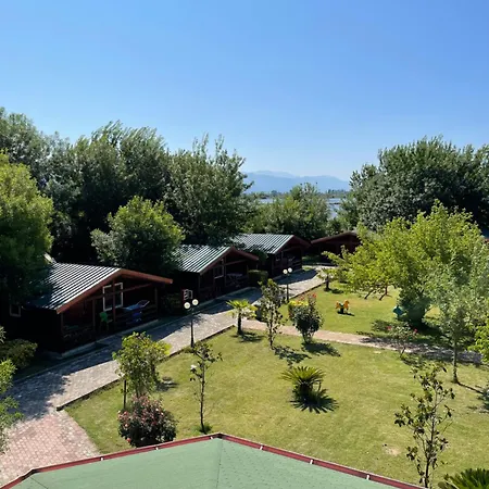 Chalet Kompleksi Turistik Leonardo *