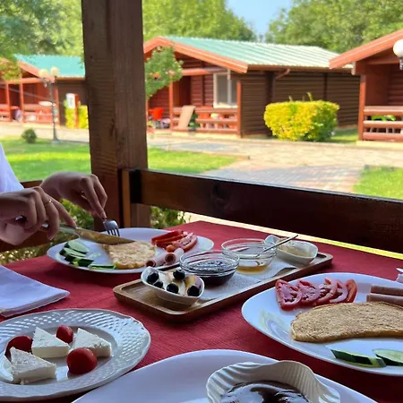 Kompleksi Turistik Leonardo Chalet Shengjin