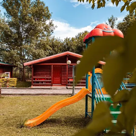 Kompleksi Turistik Leonardo Chalet Shëngjin