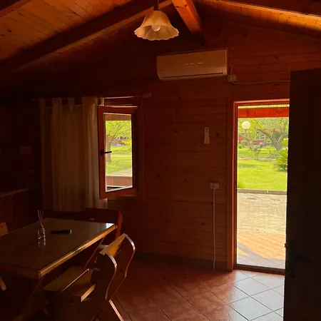 Kompleksi Turistik Leonardo Chalet Shengjin (Lezhe)