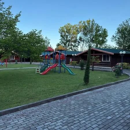 Kompleksi Turistik Leonardo Dağ evi Shëngjin