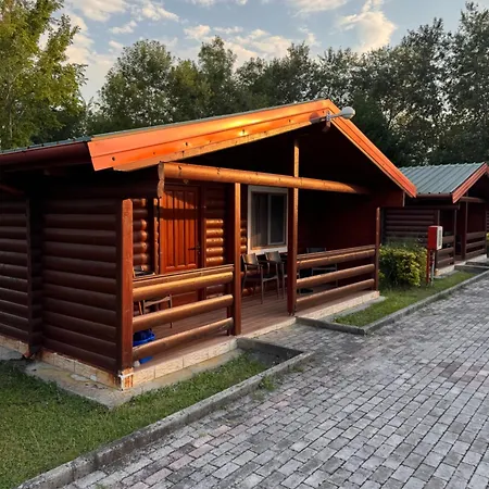 Kompleksi Turistik Leonardo Shëngjin
