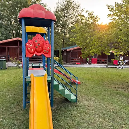 Kompleksi Turistik Leonardo Shëngjin