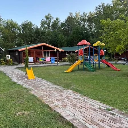 Kompleksi Turistik Leonardo Shëngjin