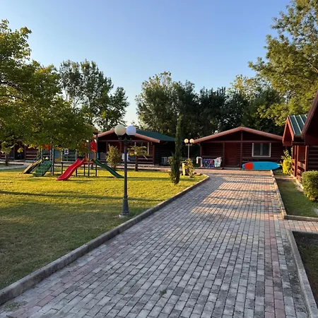 Kompleksi Turistik Leonardo * Shëngjin