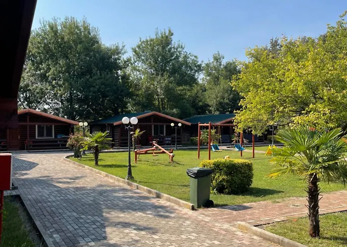 Kompleksi Turistik Leonardo 샬레 Shëngjin